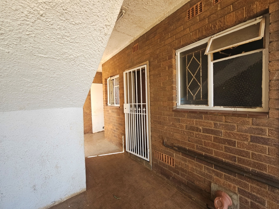 To Let 2 Bedroom Property for Rent in Adamayview North West